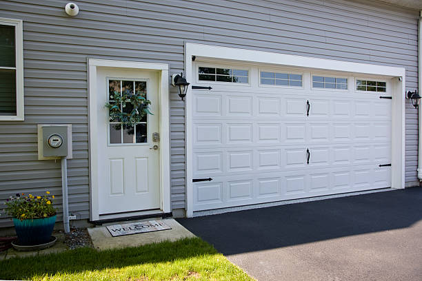 24/7 Emergency Garage Door Panel Replacement experts in Hardin County County, IL